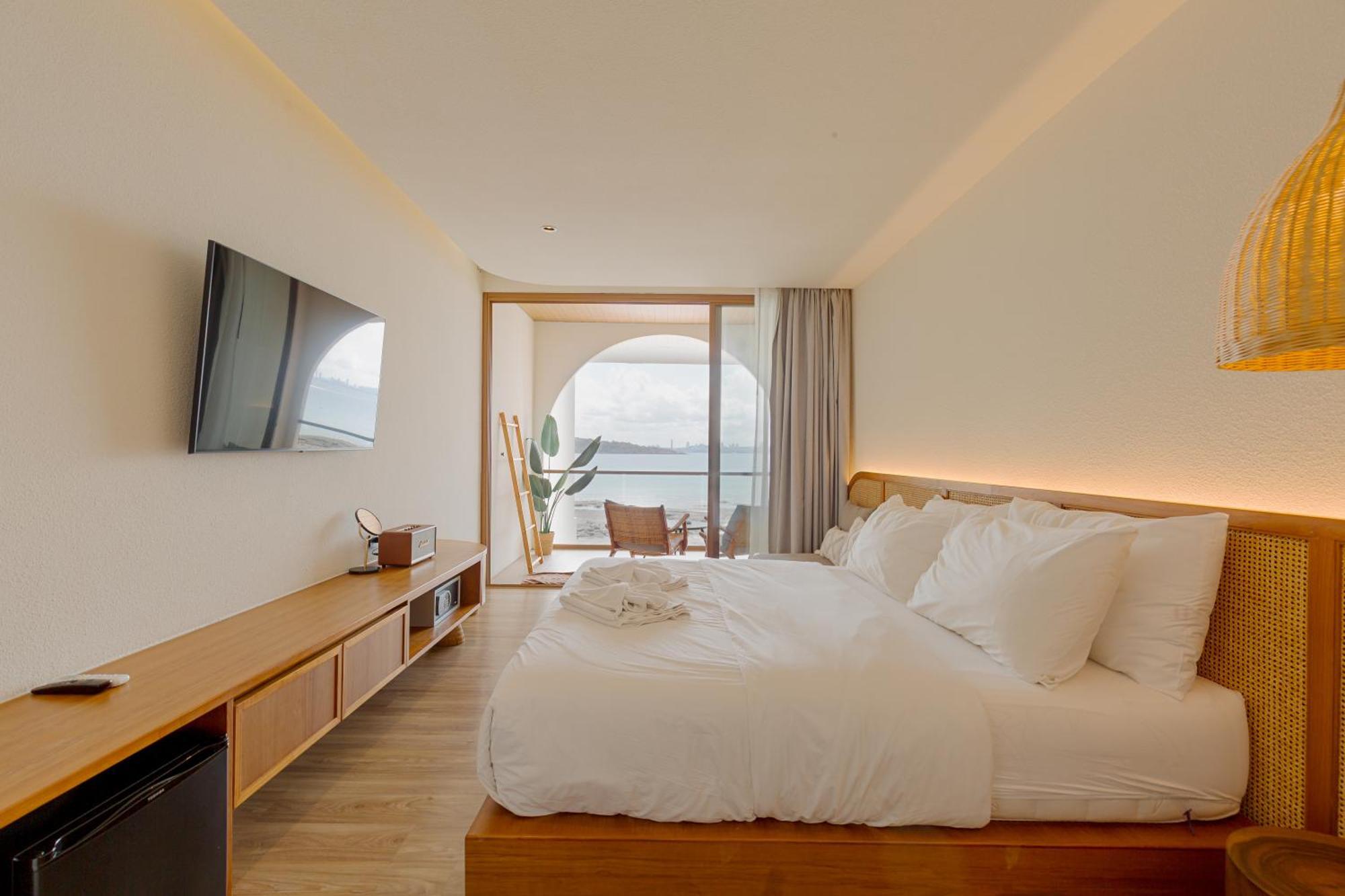 Tasana Bar And Luxury Resort Ko Lan Exterior photo